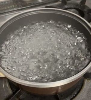 鍋　沸騰したお湯